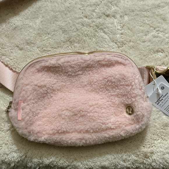 Lululemon fleece everywhere belt bag - Picture 2 of 6